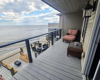 4 bed/2 bath Little piece of paradise! Pet friendly - Newport - Balcony