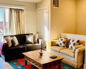 Four-level modern townhome with two grand pianos. - Alexandria