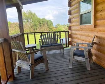Relax & Recharge at Firefly Cabin - Russellville - Balcony