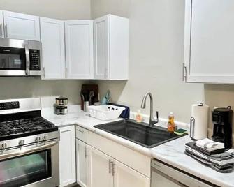 Cozy Noblesville Haven - Near Music Center - Noblesville - Kitchen