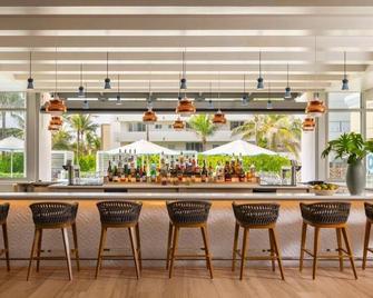 Your Relaxing Getaway Awaits! Scenic Stroll at our Beachfront Retreat - Riviera Beach - Bar