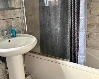 Luton Town Homestay - Near Airport & Train Station, High Speed Internet - Luton