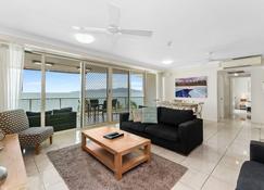 Mariners North Holiday Apartments - Townsville - Wohnzimmer