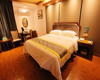 Greentree Inn Bozhou Qiaocheng District Yidu International Hotel - Bozhou - Bedroom