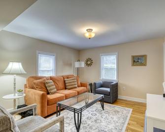 Private+Cozy-3br+2ba-1mile to Historic Downtown Saint Michaels - Saint Michaels - Living room