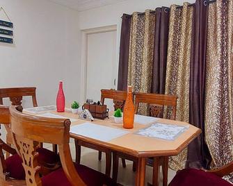 Cozy Tulip @ Ravi Nagar Nagpur.Pet Friendly. - Nagpur - Dining room