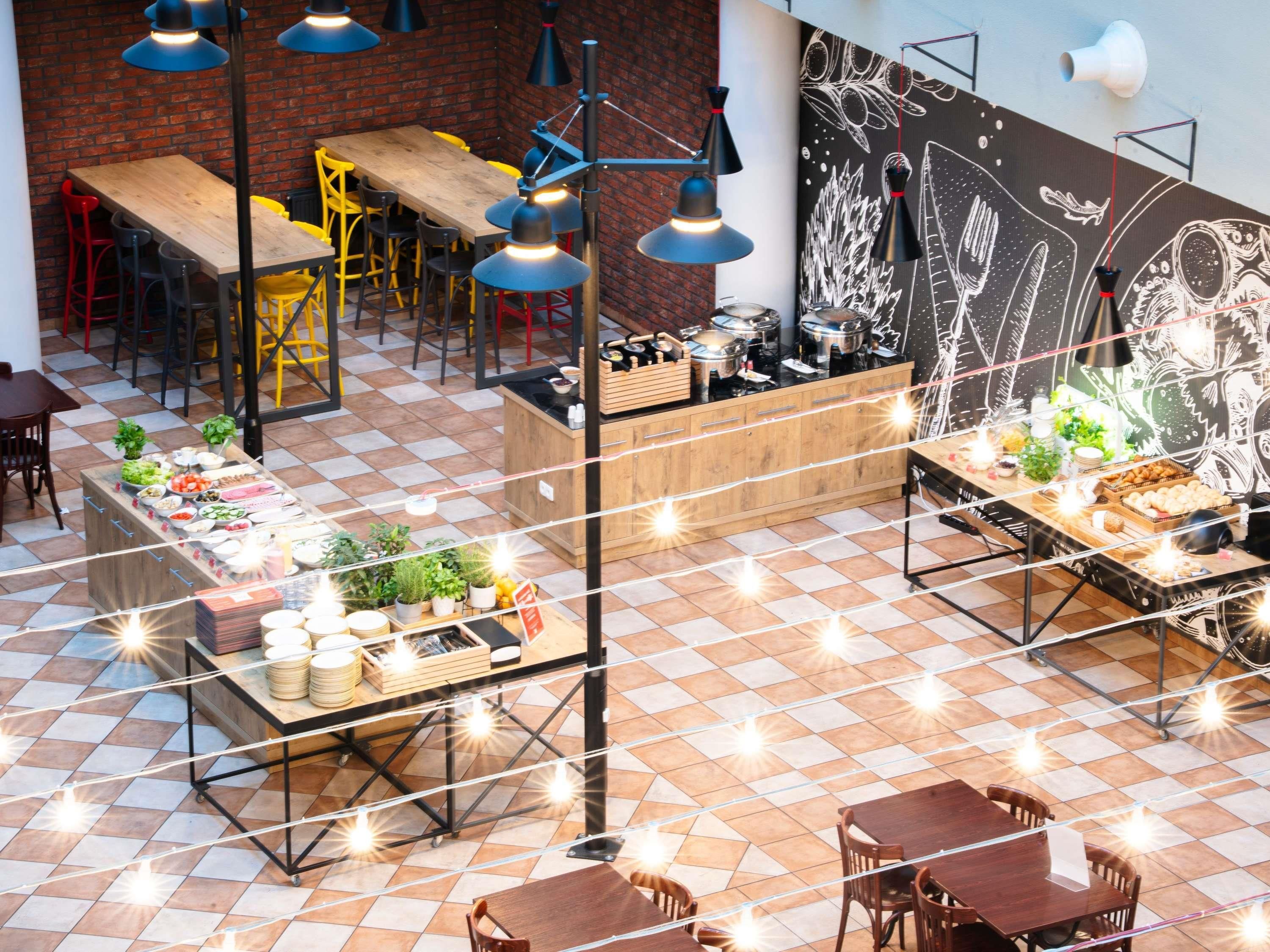 إيبيس لودز سنتروم - لودز - مطعم