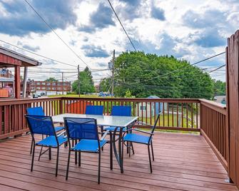 The Gallery, an Allentown Retreat w/ Views! - Allentown - Balcón