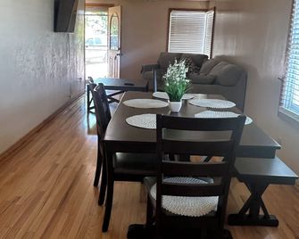 Charming 2-bedroom house in Rupert with WiFi, AC - Rupert - Dining room