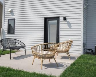 -The Cotton House- Modern, Clean, Close To Msu! - Mankato - Patio