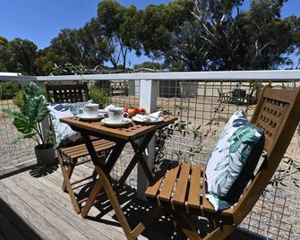Magpies Nest - Private Guest House - Nature - Adelaide - Patio