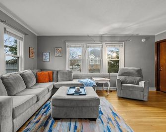 Main Street Suite - Anoka - Living room