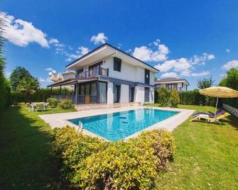 Bahar Villas Sapanca - Sapanca - Havuz