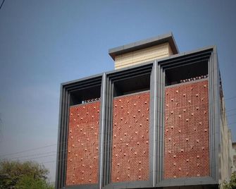 Square 9 Inn - Gurugram - Building