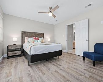 Beautiful Private Beach Home! - Miramar Beach - Bedroom