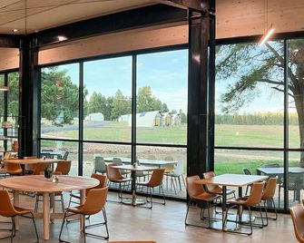 Backland Luxury Nature Resort - Williams - Restaurant