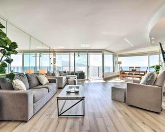 Luxurious Maui Getaway with Panoramic Ocean Views! - Maalaea - Phòng khách