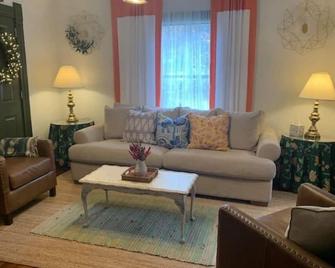 The Blessing House Peaceful Stylish Near Downtown - Siloam Springs - Sala de estar