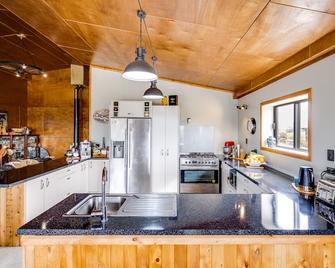 Private farm stay 2 minutes to Waipawa - Waipukurau - Kitchen