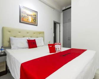 RedDoorz Near Gajah Mada Plaza 2 - Yakarta - Habitación