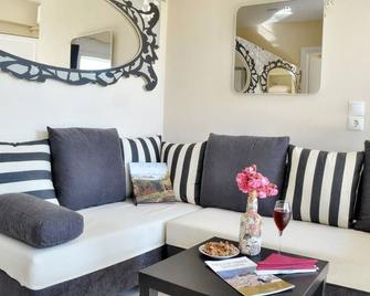 Homerez - Charming House in Corfu with Lake View - Corfu - Living room