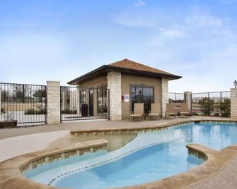 Microtel Inn & Suites by Wyndham Round Rock - Round Rock - Pool