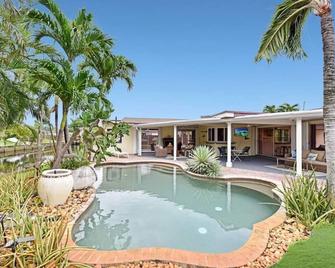 برايفت بول آند كانال هوم ويذ أوفيس سبيس - فورت لاودردال - حوض السباحة