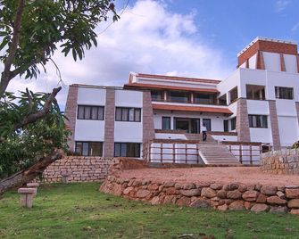 Kadambavanam Ethnic village Resorts - Madurai - Bâtiment