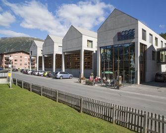 Hostel Inn Lodge - Celerina/Schlarigna - Edificio