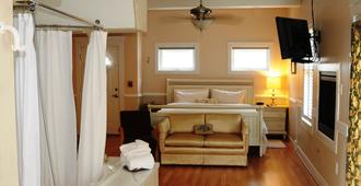 Acorn Hill Lodge and Spa - Lynchburg - Bedroom