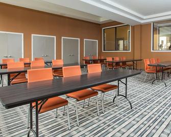 Holiday Inn Express Springfield Downtown - Springfield - Meeting room