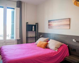 Feel at Sants Apartments - Barcelona - Habitación