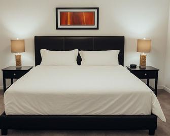 Luxury Nest on 218 - Airdrie - Schlafzimmer