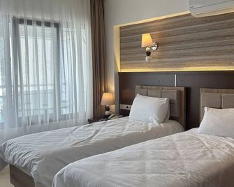 فندق ستيلا - كوساداسي - غرفة نوم