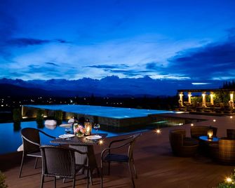 Toscana Valley Town Square Suites - Ban Mo Takhian - Outdoor view
