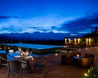 Town Square Suites by Toscana Valley - Ban Mo Takhian - נוף חיצוני