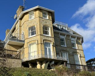 Sea View - Shanklin - Building