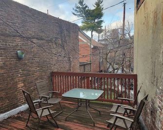 Spacious Home Close to the Harbor - Baltimore - Balcony