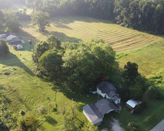 Misty Meadows, peaceful farmhouse - Bloomington - Outdoors view