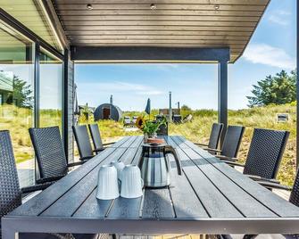9 Person Holiday Home in Hirtshals - Hirtshals - Patio