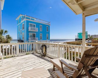 1709 E Ashley Bacon in the sun - Folly Beach - Balcón