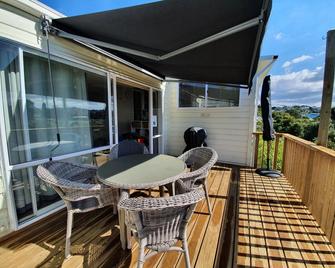 Stanmore Bay Beach House - Whangaparaoa - Balcony