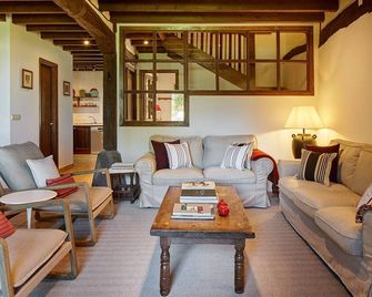 Charming House In An Unsurpassed Environment - خيتاريا - غرفة معيشة