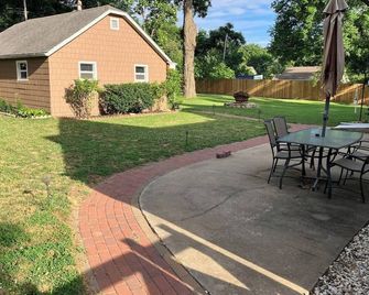 Quaint Cottage - Kansas City Area - Kansas City - Patio