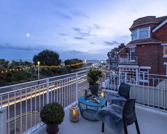 The New England - Eastbourne - Balkon