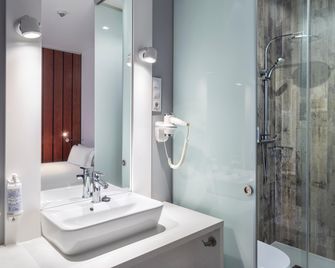 B&B Hotel Madrid Centro Fuencarral 52 - Madrid - Bathroom