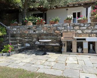 Peace, privacy, sea views and sunsets: Lephteris House with pool at Koukounaries - Skiathos - Patio