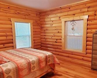 Heaven in the Redoods - Crescent City - Bedroom