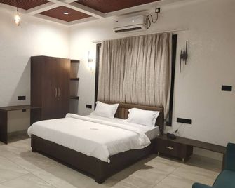 Madhurai Resort - Chikhaldara - Bedroom