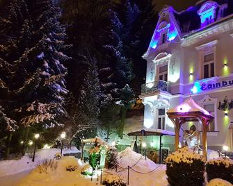 Edinburgh - מריאנסקה לאזנה - בניין